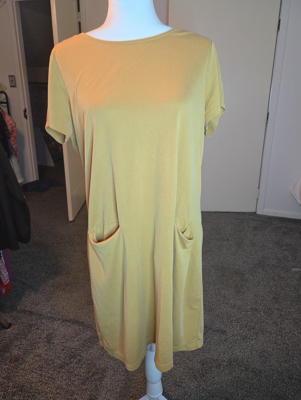 Women’s Mustard Short-Sleeve Pocket Tunic Top